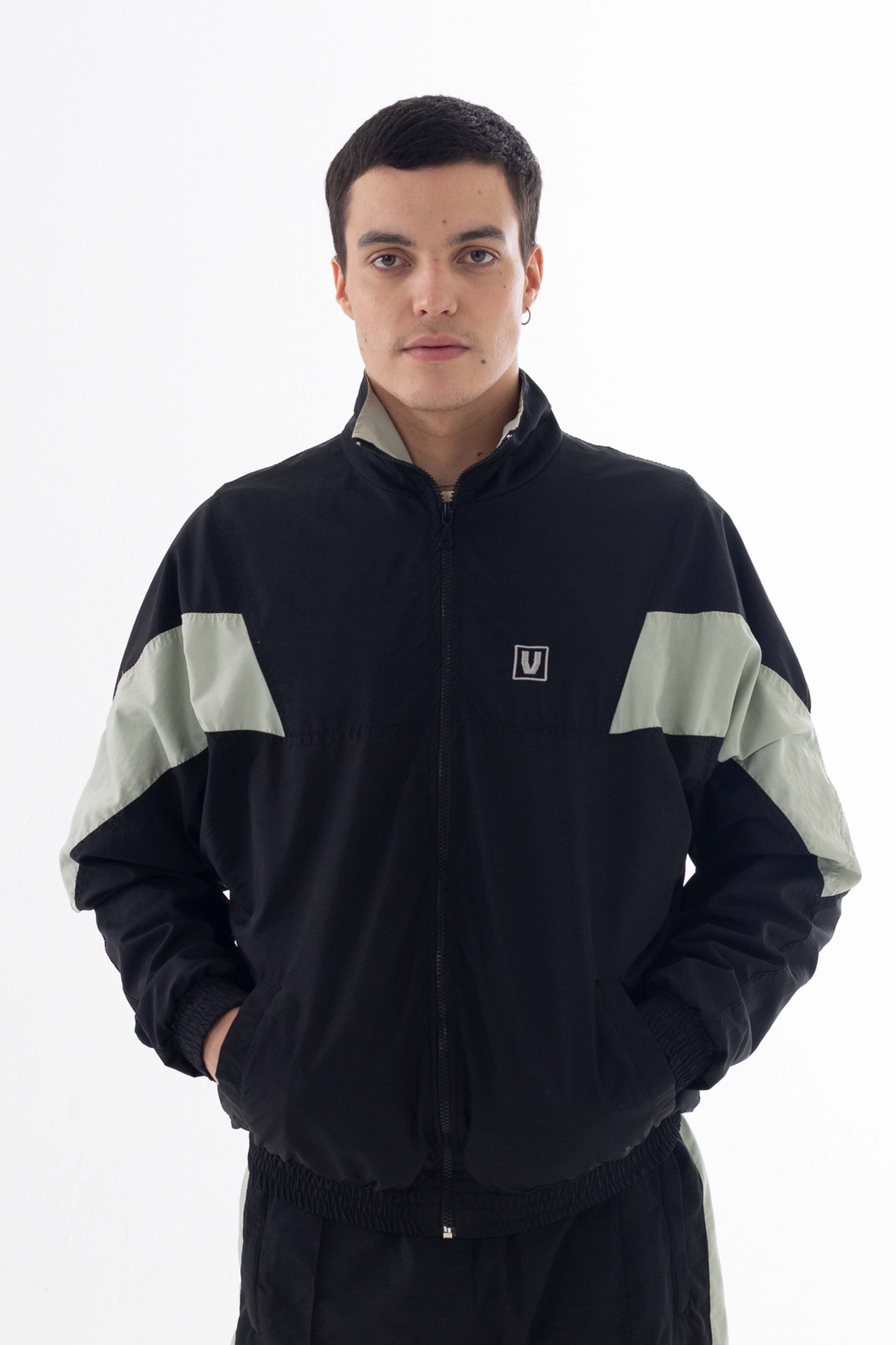 VLAZE Campera (negro)