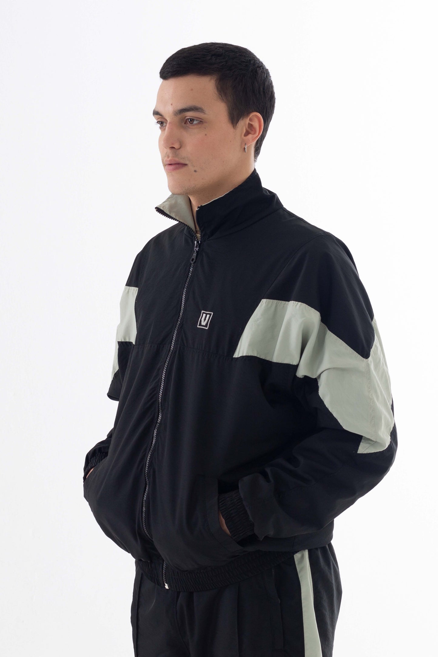 VLAZE Campera (negro)