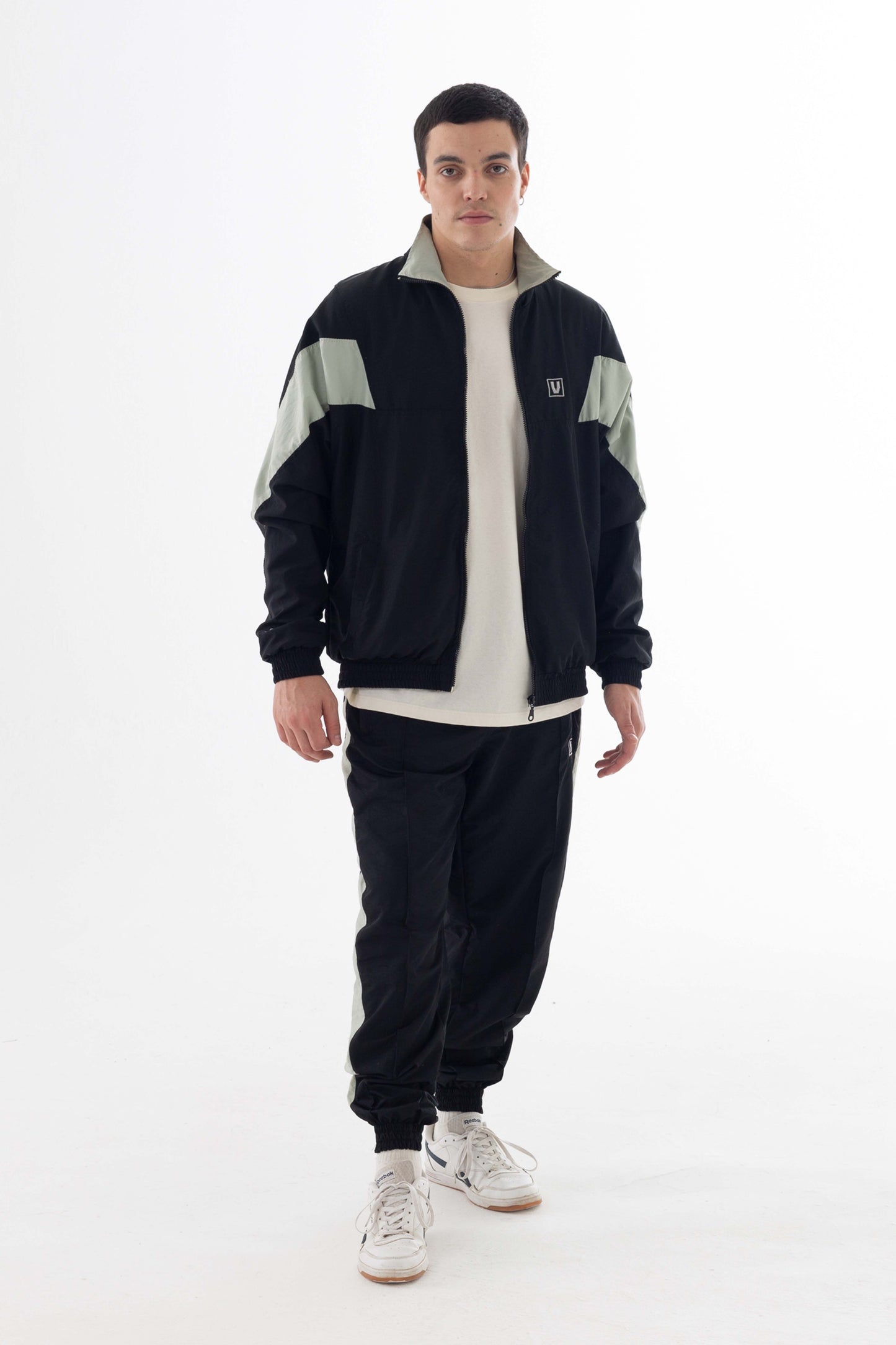 VLAZE Campera (negro)